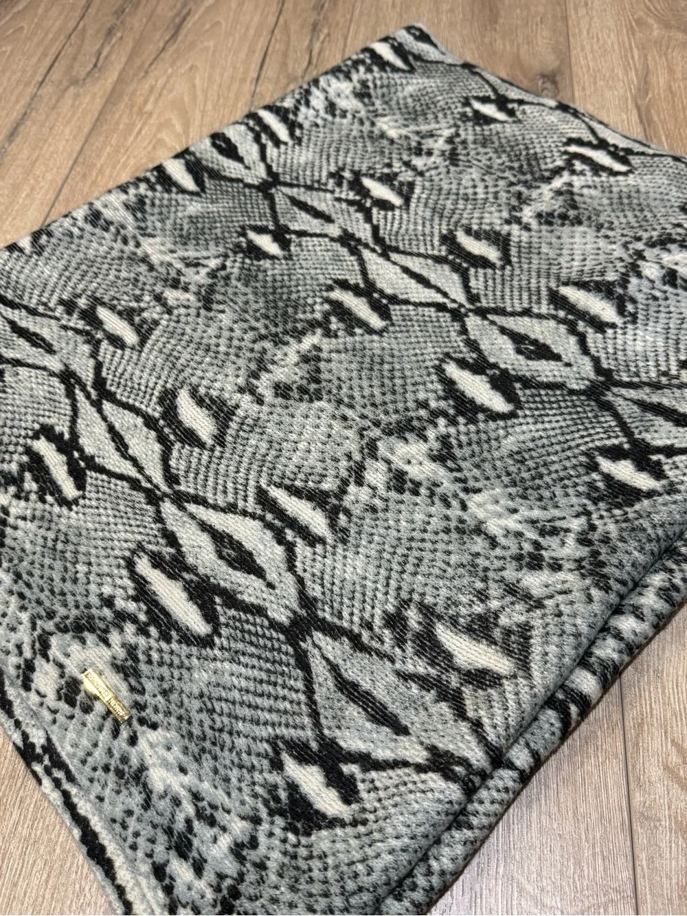 Michael Kors Animal Print Infinity Scarf Gray Black Oversized Knit Wrap